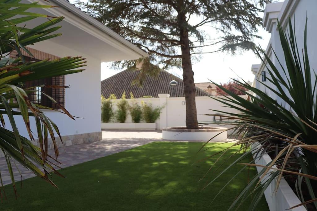 La Casa De Enfrente Villa Herencia Bagian luar foto
